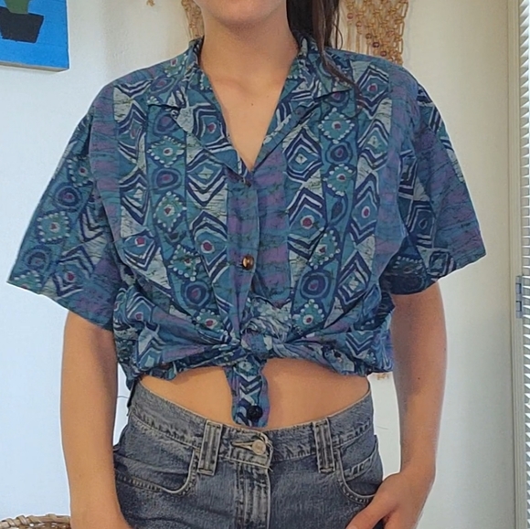 《Vintage multi print hawaiian top》 - Picture 2 of 14